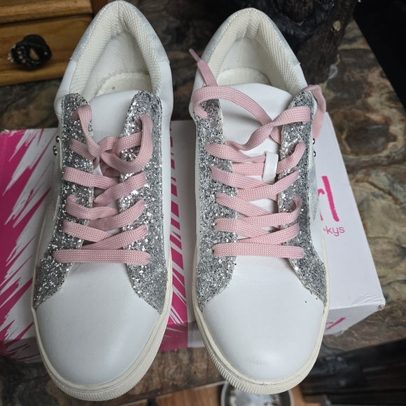 HEY GIRL SIZE 40 WHITE AND SILVER GLITTER SHOES - Picture 1 of 4